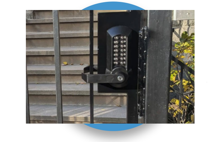 Chicago Locksmiths Lock Replacement on Gate in Chicago Residence